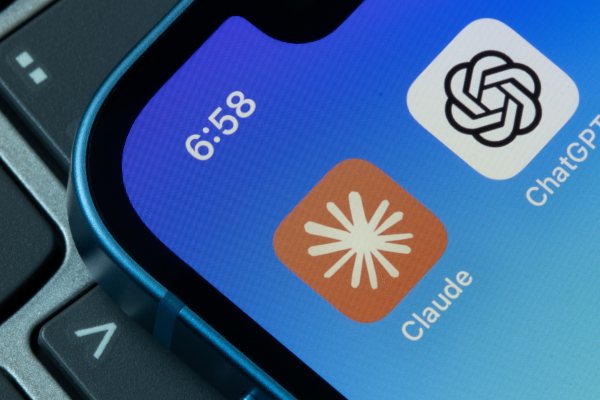 Anthropic e OpenAI: A Nova Era da Guerra Digital é Inaugurada