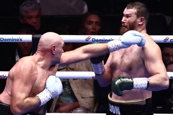 Tyson Fury Retorna ao Ringue com Vitória sobre Makhmudov e Provoca Anthony Joshua