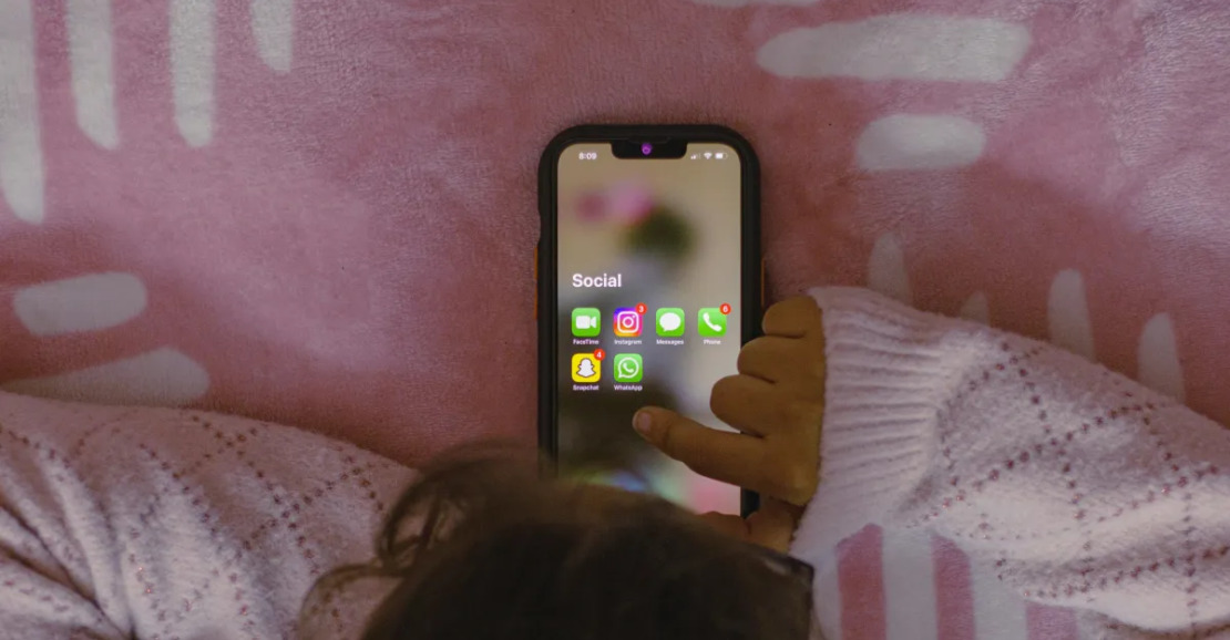 Reino Unido estabelece proibição de redes sociais para menores de 16 anos