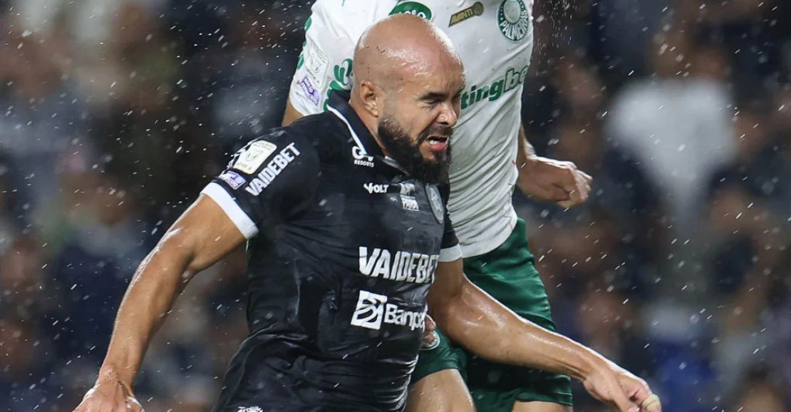 Chuva Torrencial e Decisões Polêmicas Marcam Empate entre Remo e Palmeiras no Mangueirão