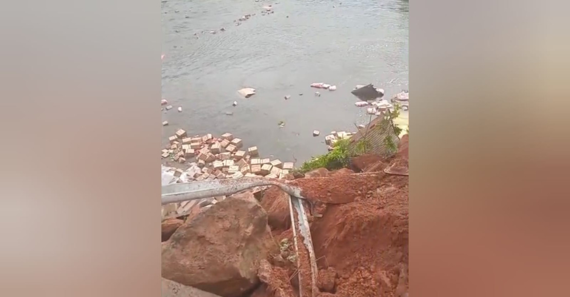 Caminhão despenca de ponte sobre o Rio Curuá-Una na PA-370 em Santarém
