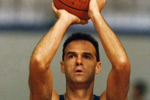 Oscar Schmidt: Homenagens e Legado Eterno no Basquete