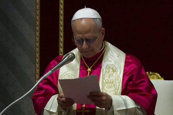 Papa Leão XIV Apela a Líderes Mundiais por Negociação e Paz em Meio a Tensões Globais