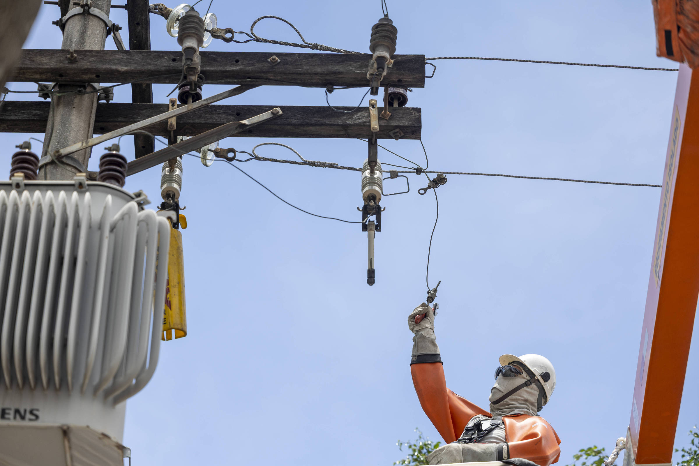 Aneel aprova reajustes tarifários em nove estados, impactando milhões