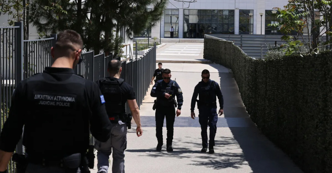 Idoso de 89 anos realiza ataques a tiros em Atenas, ferindo cinco pessoas