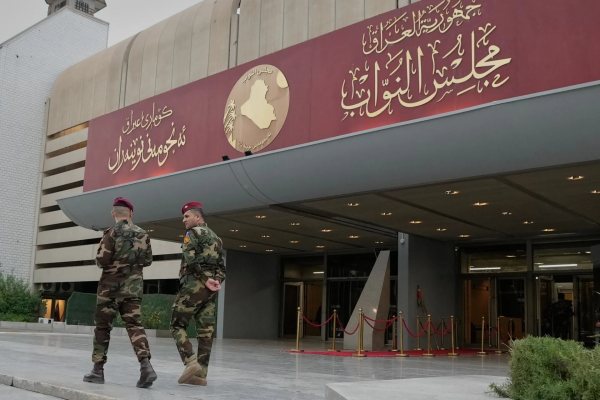 Nizar Amedi é eleito presidente do Iraque, encerrando cinco meses de impasse político